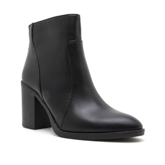 Qupid Shoes - Black Leather Booties